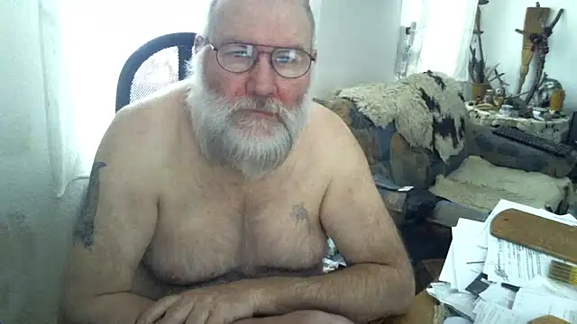 Snapshot of SexySantaC chatting on February 1, 8:57 am SexySantaC online show from February 1, 8:57 am