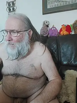 Snapshot of SexySantaC chatting on March 4, 8:42 am SexySantaC online show from March 4, 8:42 am