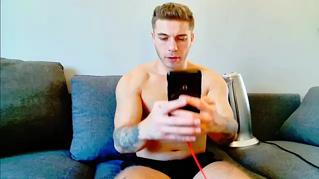 Snapshot of Elkafit28 chatting on February 14, 1:29 pm Elkafit28 online show from February 14, 1:29 pm