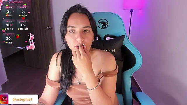 Miss Nicole online show from November 16, 2:39 am