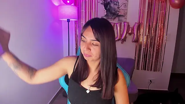 Snapshot of Miss_Nicole chatting on June 7, 7:39 pm Miss Nicole online show from June 7, 7:39 pm