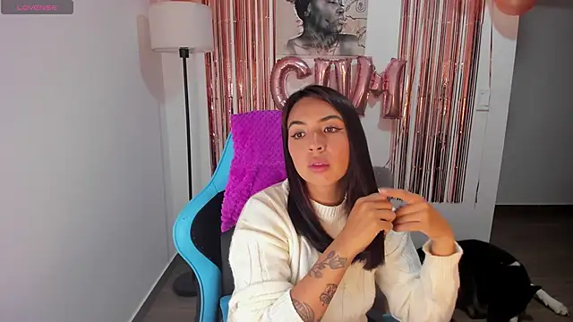 Snapshot of Miss_Nicole chatting on June 8, 7:25 pm Miss Nicole online show from June 8, 7:25 pm