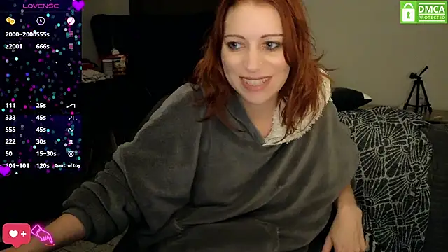 Snapshot of XLisaxx chatting on January 3, 12:33 am XLisaxx online show from January 3, 12:33 am