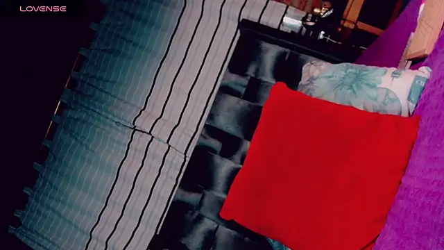 Snapshot of CharlotteBigCock chatting on February 21, 3:43 pm CharlotteBigCock online show from February 21, 3:43 pm