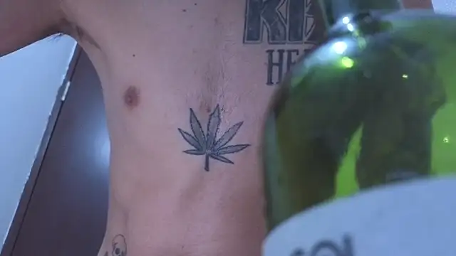 Snapshot of AcidMilo chatting on February 12, 10:48 pm AcidMilo online show from February 12, 10:48 pm