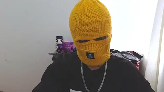 Snapshot of AcidMilo chatting on March 11, 8:20 pm AcidMilo online show from March 11, 8:20 pm