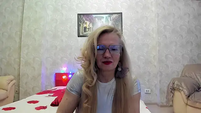 TrueFoxyyy online show from April 26, 4:26 pm