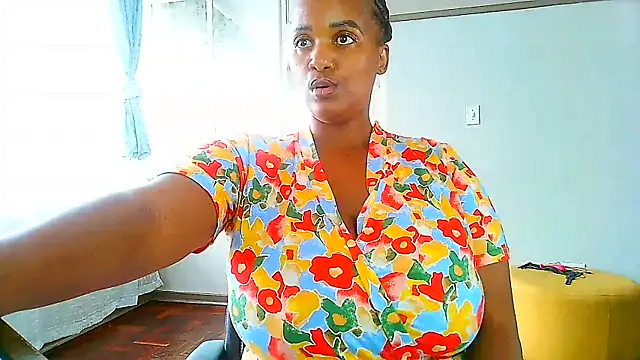 Snapshot of Charlie-Crawford chatting on February 18, 12:06 pm Charlie-Crawford online show from February 18, 12:06 pm