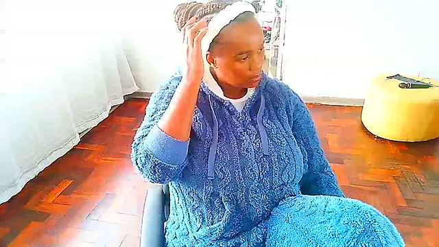 Snapshot of Charlie-Crawford chatting on February 20, 7:55 am Charlie-Crawford online show from February 20, 7:55 am