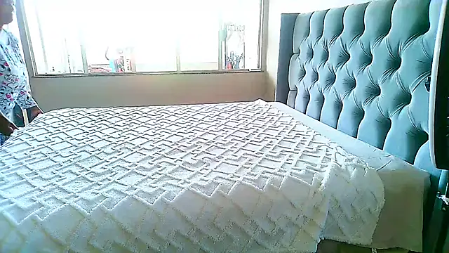 Snapshot of Charlie-Crawford chatting on February 22, 6:17 am Charlie-Crawford online show from February 22, 6:17 am