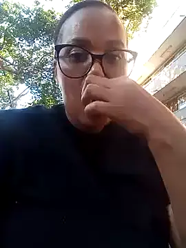 Snapshot of Charlie-Crawford chatting on November 19, 3:01 pm Charlie-Crawford online show from November 19, 3:01 pm