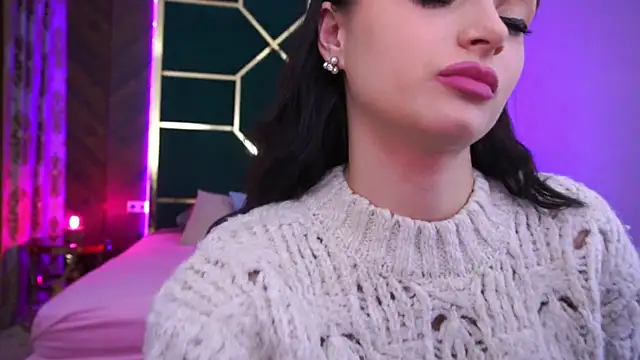 Snapshot of LittleeCutee chatting on December 8, 8:09 am LittleeCutee online show from December 8, 8:09 am