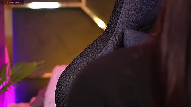 Snapshot of LittleeCutee chatting on October 25, 7:27 am LittleeCutee online show from October 25, 7:27 am