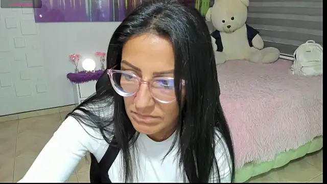 Snapshot of alma_blue chatting on July 6, 10:45 pm alma blue online show from July 6, 10:45 pm