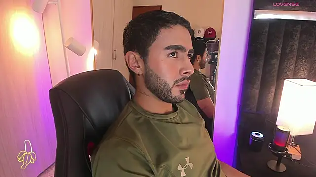 Snapshot of ItsMeEros chatting on December 19, 12:06 am ItsMeEros online show from December 19, 12:06 am