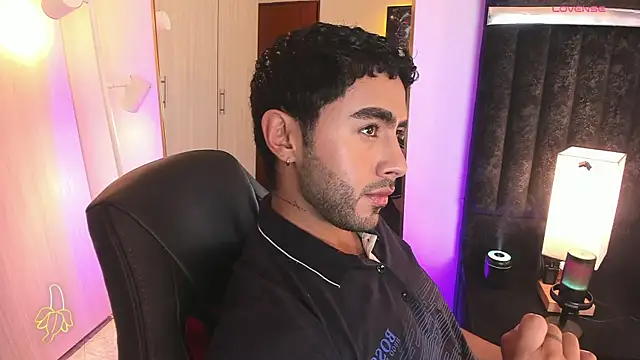 Snapshot of ItsMeEros chatting on February 5, 10:03 pm ItsMeEros online show from February 5, 10:03 pm