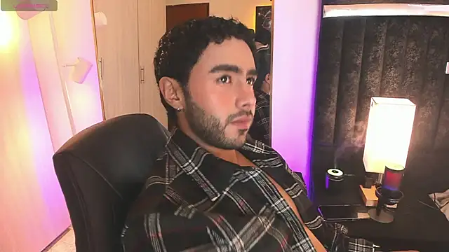 Snapshot of ItsMeEros chatting on February 9, 10:36 pm ItsMeEros online show from February 9, 10:36 pm