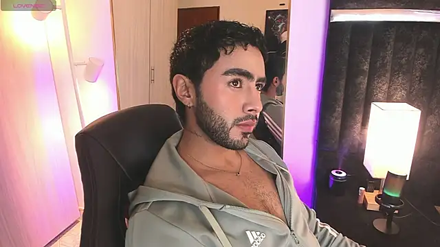 Snapshot of ItsMeEros chatting on February 12, 9:43 pm ItsMeEros online show from February 12, 9:43 pm