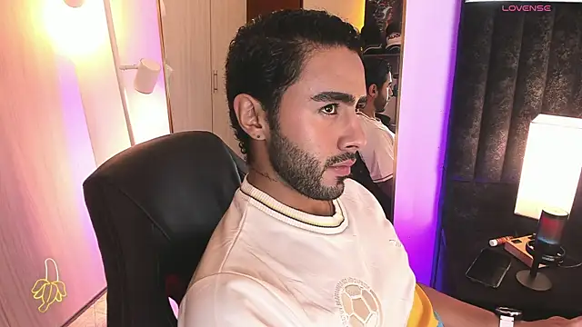 Snapshot of ItsMeEros chatting on February 24, 10:52 pm ItsMeEros online show from February 24, 10:52 pm