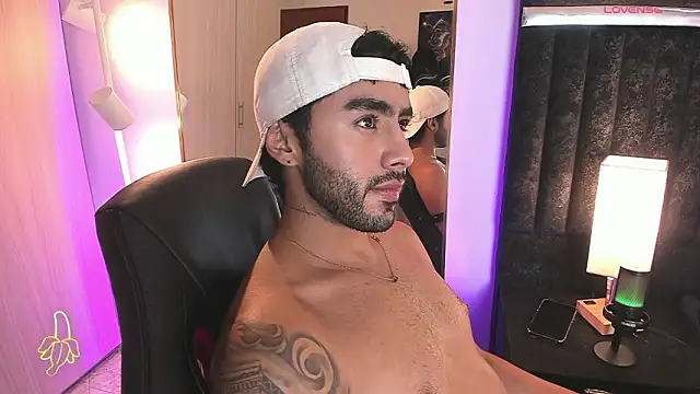 Snapshot of ItsMeEros chatting on March 5, 10:50 pm ItsMeEros online show from March 5, 10:50 pm