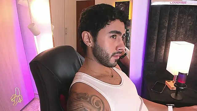 Snapshot of ItsMeEros chatting on March 6, 10:39 pm ItsMeEros online show from March 6, 10:39 pm