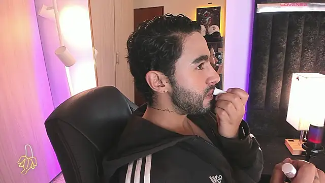 Snapshot of ItsMeEros chatting on March 7, 10:18 pm ItsMeEros online show from March 7, 10:18 pm