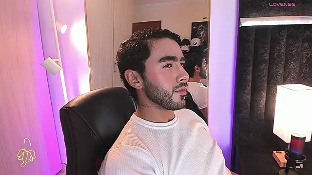 Snapshot of ItsMeEros chatting on March 11, 11:11 pm ItsMeEros online show from March 11, 11:11 pm