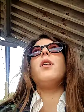 Snapshot of dolcehelena993 chatting on October 18, 8:15 am dolcehelena993 online show from October 18, 8:15 am