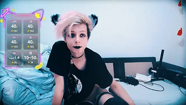 Littlepinkcat online show from June 20, 11:07 pm