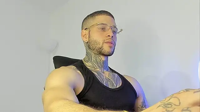  jamesleandros1 online show from October 3, 1:02 am