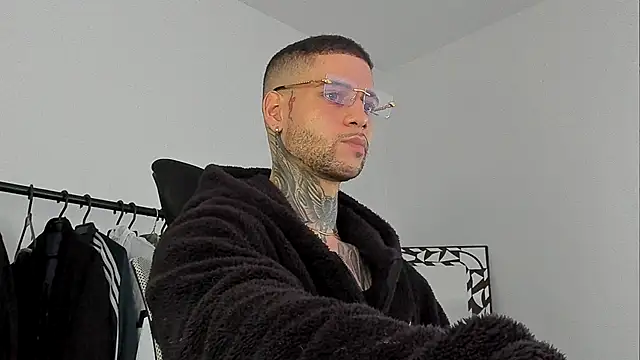  jamesleandros1 online show from October 14, 7:36 pm