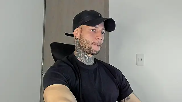  jamesleandros1 online show from January 9, 11:06 pm