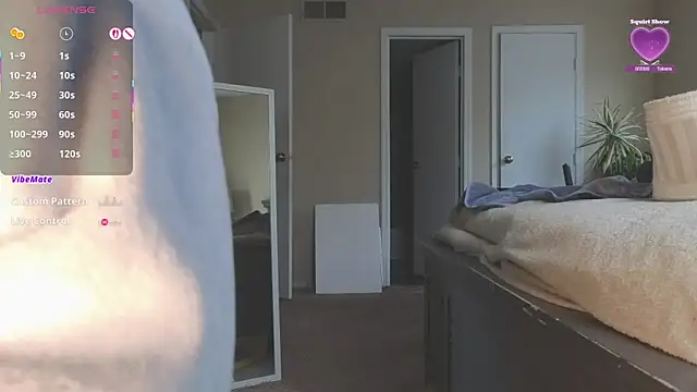 Snapshot of LoveSaraChristine chatting on December 20, 7:32 pm LoveSaraChristine online show from December 20, 7:32 pm