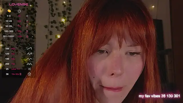 Snapshot of Juliette_Sunshine chatting on November 3, 10:53 pm Juliette Sunshine online show from November 3, 10:53 pm