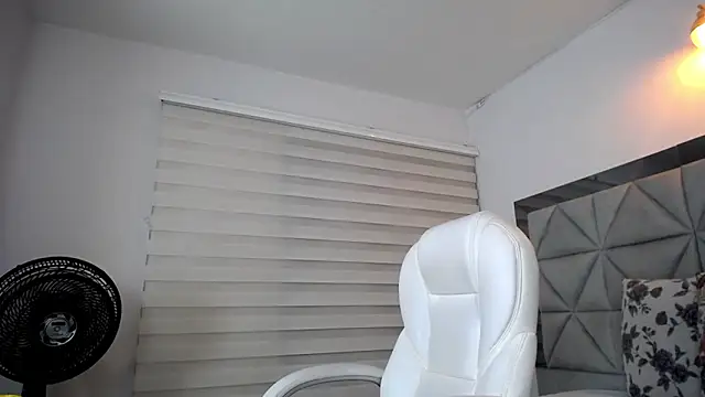 Snapshot of nana_levy chatting on December 29, 5:31 am nana levy online show from December 29, 5:31 am