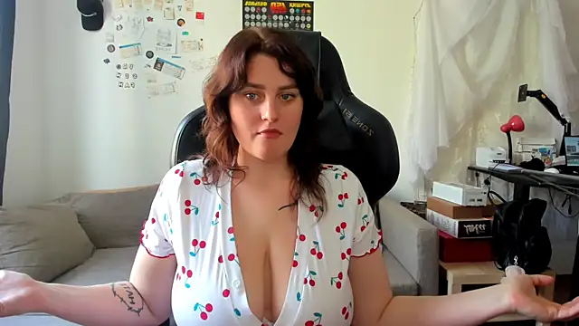 KiraKoval online show from May 7, 1:38 pm