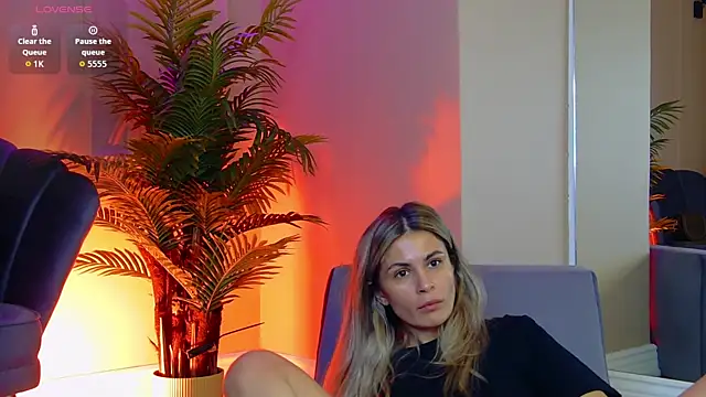 Avril Cyrus online show from November 22, 7:18 am