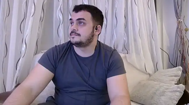 Snapshot of show_boy_97 chatting on February 6, 7:29 pm show boy 97 online show from February 6, 7:29 pm