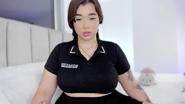 Snapshot of Foxxy222_ chatting on December 27, 12:50 am Foxxy222 online show from December 27, 12:50 am