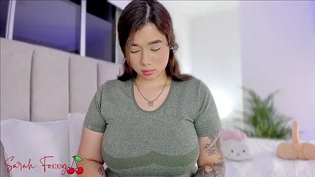 Snapshot of Foxxy222_ chatting on March 6, 12:43 am Foxxy222 online show from March 6, 12:43 am