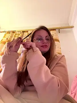 lovebellagrey online show from January 9, 1:36 pm