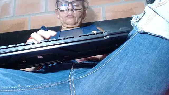 DevoraAmateur online show from March 11, 1:00 am