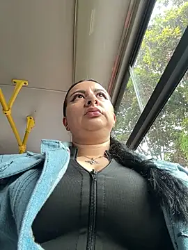 Abril Luv online show from March 5, 12:12 pm