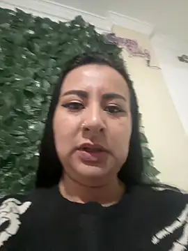 Abril Luv online show from April 25, 11:35 am