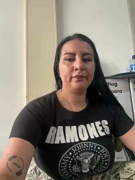 Abril Luv online show from June 24, 1:32 pm