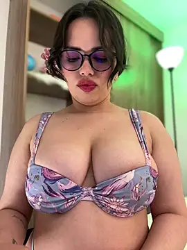 Snapshot of andra_rose chatting on January 9, 11:02 pm andra rose online show from January 9, 11:02 pm