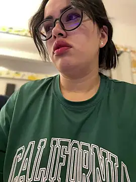 Snapshot of andra_rose chatting on January 24, 12:20 am andra rose online show from January 24, 12:20 am