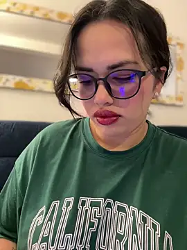 Snapshot of andra_rose chatting on February 4, 11:16 pm andra rose online show from February 4, 11:16 pm