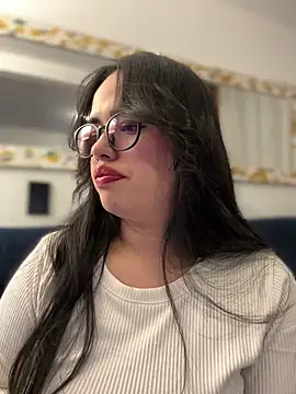 Snapshot of andra_rose chatting on February 17, 11:31 pm andra rose online show from February 17, 11:31 pm