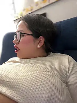 Snapshot of andra_rose chatting on February 18, 10:58 pm andra rose online show from February 18, 10:58 pm